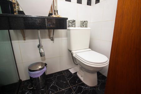 Casa à venda com 130m², 3 quartos e 4 vagasBanheiro 2