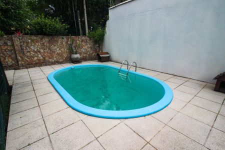 Casa à venda com 130m², 3 quartos e 4 vagasPiscina