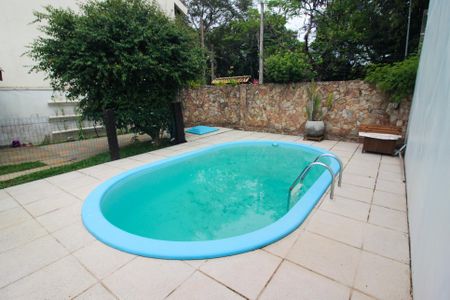 Casa à venda com 130m², 3 quartos e 4 vagasPiscina