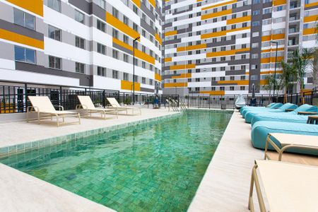 Apartamento à venda com 34m², 2 quartos e sem vagaÁrea comum - Piscina