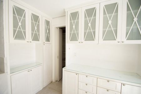 Apartamento para alugar com 242m², 3 quartos e 4 vagascozinha dispensa 