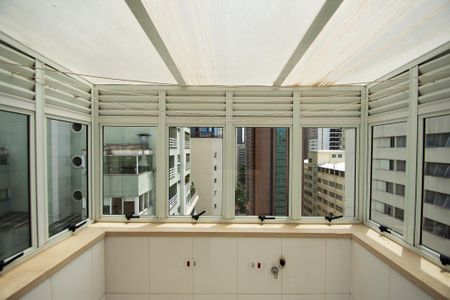 Apartamento para alugar com 242m², 3 quartos e 4 vagaslavanderia