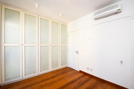Apartamento para alugar com 242m², 3 quartos e 4 vagasSuíte 1