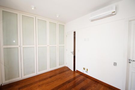 Apartamento para alugar com 242m², 3 quartos e 4 vagassuite 1