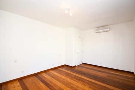 Apartamento para alugar com 242m², 3 quartos e 4 vagasSuíte 3
