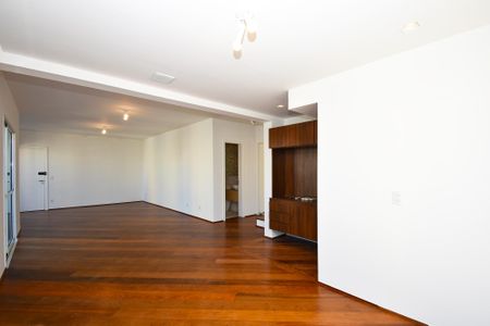 Apartamento para alugar com 242m², 3 quartos e 4 vagasSala