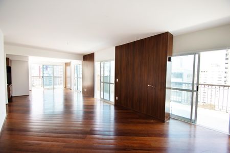 Apartamento para alugar com 242m², 3 quartos e 4 vagasSala
