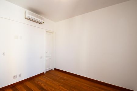 Apartamento para alugar com 242m², 3 quartos e 4 vagasSuíte 1