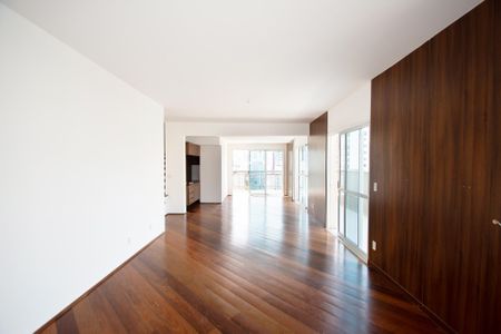 Apartamento para alugar com 242m², 3 quartos e 4 vagasSala