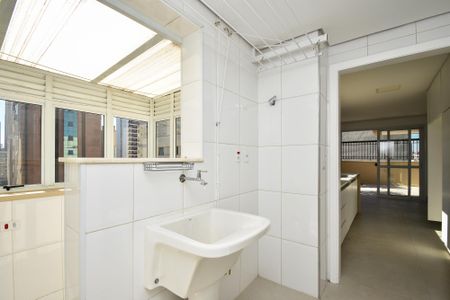 Apartamento para alugar com 242m², 3 quartos e 4 vagasLavanderia