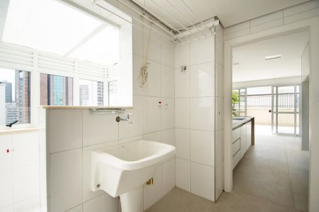 Apartamento para alugar com 242m², 3 quartos e 4 vagaslavanderia