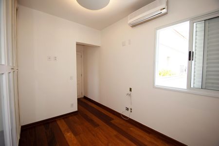 Apartamento para alugar com 242m², 3 quartos e 4 vagassuite 2