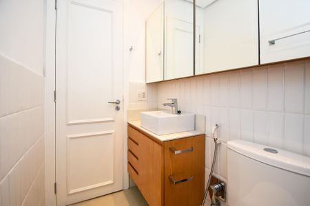 Apartamento para alugar com 242m², 3 quartos e 4 vagasBanheiro da Suíte 1