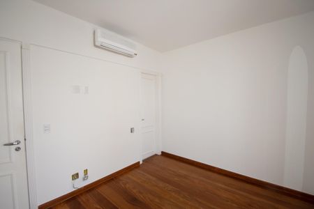 Apartamento para alugar com 242m², 3 quartos e 4 vagassuite 1
