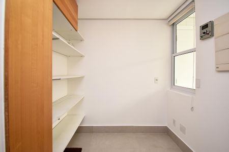 Apartamento para alugar com 242m², 3 quartos e 4 vagasQuarto de serviço