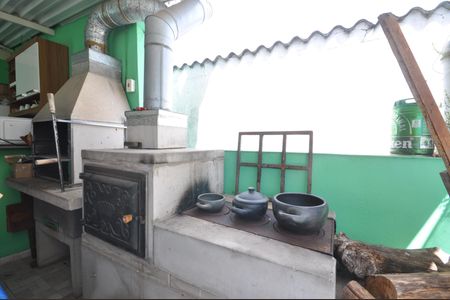 Casa à venda com 140m², 2 quartos e 2 vagasFogão a lenha e churrasqueira