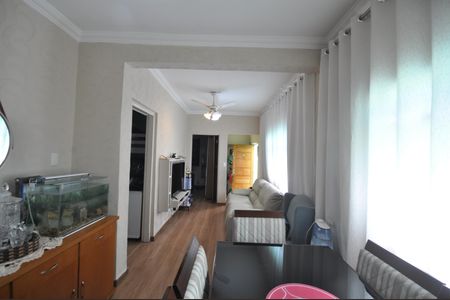 Casa à venda com 140m², 2 quartos e 2 vagasSala