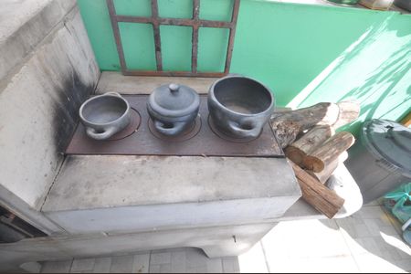 Casa à venda com 140m², 2 quartos e 2 vagasFogão a lenha