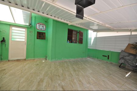 Casa à venda com 140m², 2 quartos e 2 vagasGaragem