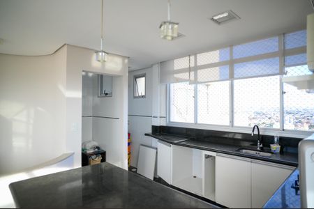 Apartamento à venda com 100m², 2 quartos e 2 vagasCozinha