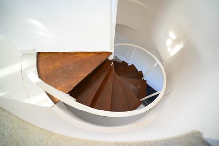 Apartamento à venda com 100m², 2 quartos e 2 vagasEscada