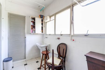 Apartamento à venda com 126m², 3 quartos e 1 vagaÁrea de Serviço