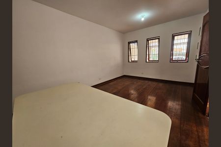 Casa à venda com 155m², 3 quartos e 2 vagasSala