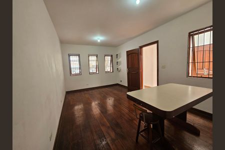 Casa à venda com 155m², 3 quartos e 2 vagasSala