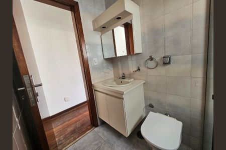 Casa à venda com 155m², 3 quartos e 2 vagasBanheiro