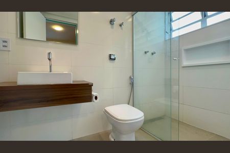 Apartamento para alugar com 75m², 2 quartos e 1 vaga Apartamento para alugar com 75m², 2 quartos e 1 vagaBanheiro da Suíte