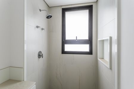 Apartamento à venda com 375m², 4 quartos e 3 vagas Apartamento à venda com 375m², 4 quartos e 3 vagasBanheiro da Suíte 1