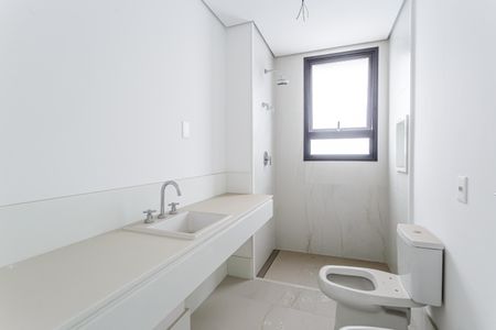 Apartamento à venda com 375m², 4 quartos e 3 vagas Apartamento à venda com 375m², 4 quartos e 3 vagasBanheiro da Suíte 3