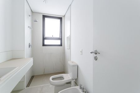 Apartamento à venda com 375m², 4 quartos e 3 vagas Apartamento à venda com 375m², 4 quartos e 3 vagasBanheiro da Suíte 3