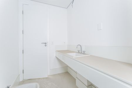 Apartamento à venda com 375m², 4 quartos e 3 vagas Apartamento à venda com 375m², 4 quartos e 3 vagasBanheiro da Suíte 3