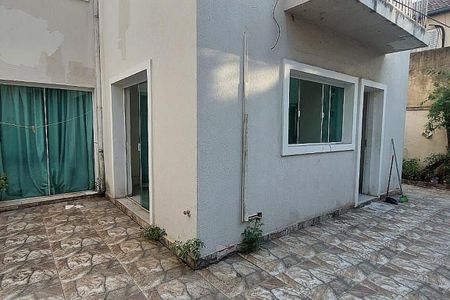 Casa à venda com 240m², 3 quartos e 3 vagas