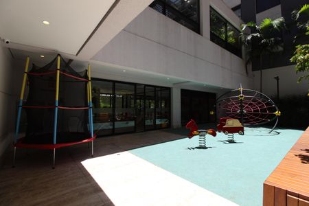 Apartamento à venda com 375m², 4 quartos e 6 vagasÁrea Comum - Playground
