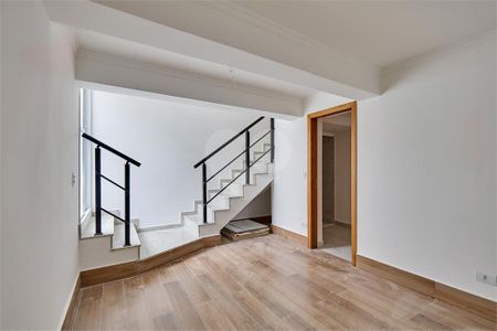 Casa à venda com 2 quartos, 112m² em Jardim Prudência, São Paulo