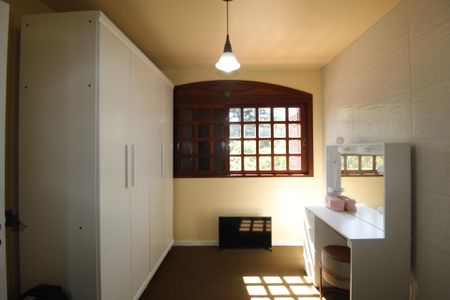 Casa à venda com 321m², 5 quartos e 2 vagasQuarto 2