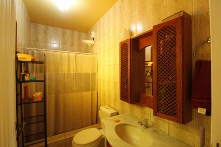 Casa à venda com 321m², 5 quartos e 2 vagasBanheiro 1