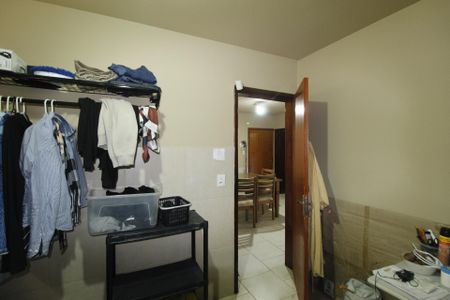 Casa à venda com 321m², 5 quartos e 2 vagasQuarto 5