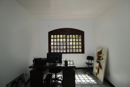 Casa à venda com 321m², 5 quartos e 2 vagasEscritório