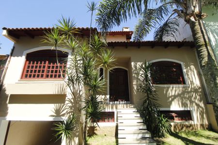 Casa à venda com 321m², 5 quartos e 2 vagasFachada