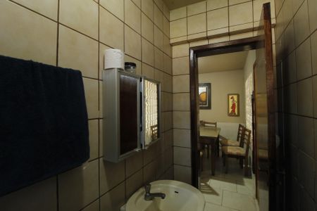 Casa à venda com 321m², 5 quartos e 2 vagasBanheiro 2