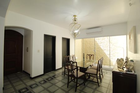 Casa à venda com 321m², 5 quartos e 2 vagasSala de Jantar