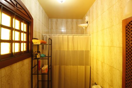 Casa à venda com 321m², 5 quartos e 2 vagasBanheiro 1