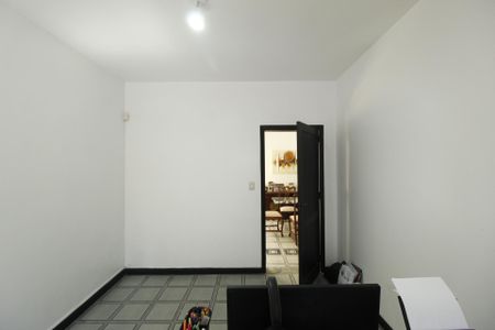 Casa à venda com 321m², 5 quartos e 2 vagasEscritório