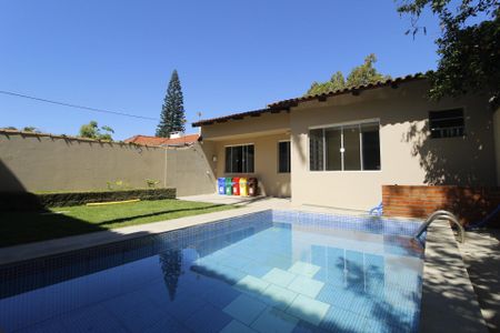 Casa à venda com 321m², 5 quartos e 2 vagasPiscina