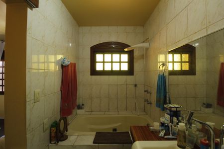 Casa à venda com 321m², 5 quartos e 2 vagasBanheiro da Suíte 1