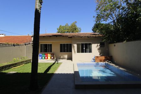 Casa à venda com 321m², 5 quartos e 2 vagasQuintal