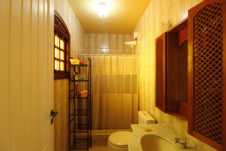 Casa à venda com 321m², 5 quartos e 2 vagasBanheiro 1